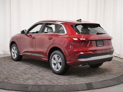Grenadine Red Metallic 2026 Audi Q5 Premium TFSI quattro S tronic
