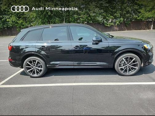 2022 Audi Q7 55 Premium Plus