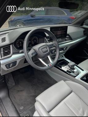 Daytona Gray Pearl Effect 2024 Audi Q5 45 S line Premium Plus