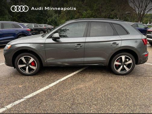 Daytona Gray Pearl Effect 2024 Audi Q5 45 S line Premium Plus