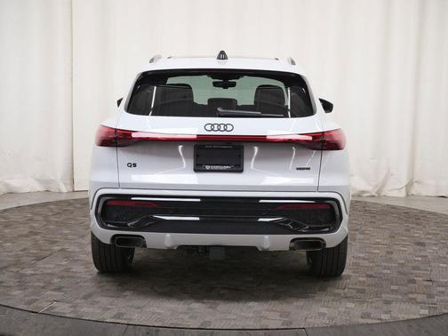 Glacier White Metallic 2026 Audi Q5 Premium Plus TFSI quattro S tronic