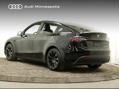 2022 Tesla Model Y Long Range Dual Motor All-Wheel Drive