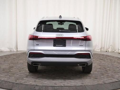 Florett Silver Metallic 2026 Audi Q5 Premium Plus TFSI quattro S tronic