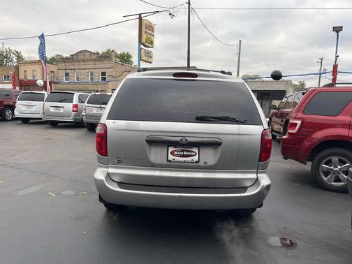 2004 Chrysler Town & Country Base