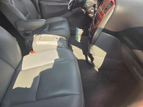 2005 Chrysler Town & Country Limited