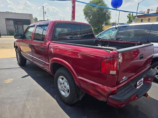 2004 Chevrolet S-10 Base