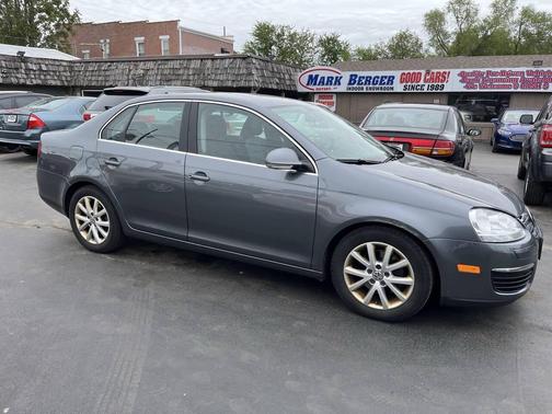 Platinum Gray Metallic 2010 Volkswagen Jetta SE