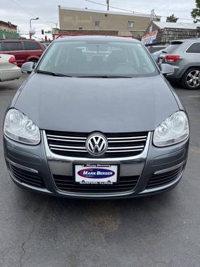 Platinum Gray Metallic 2010 Volkswagen Jetta SE