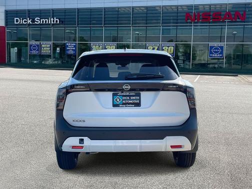 2025 Nissan Kicks SV