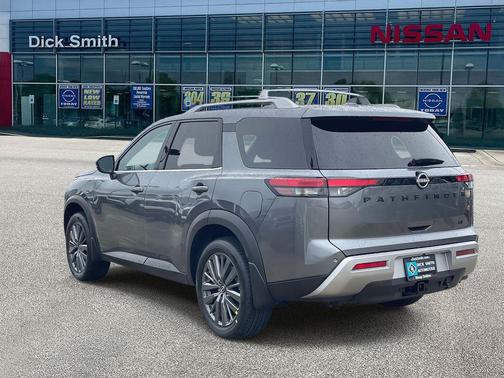 2025 Nissan Pathfinder SL FWD