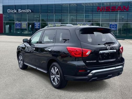 2019 Nissan Pathfinder SV