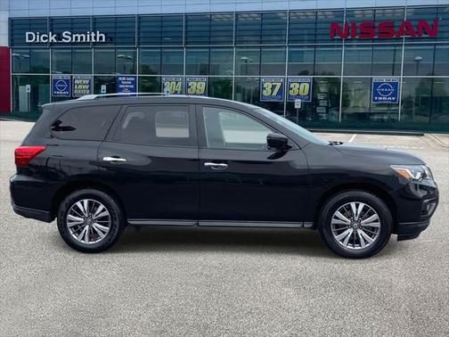 2019 Nissan Pathfinder SV