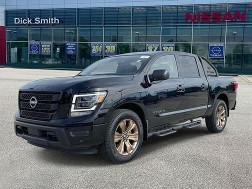 2024 Nissan Titan SV