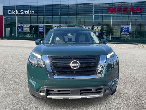 2024 Nissan Pathfinder SL FWD