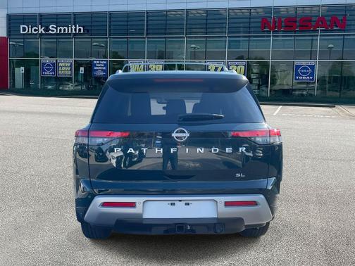 2024 Nissan Pathfinder SL FWD