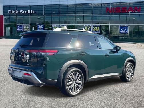 2024 Nissan Pathfinder SL FWD