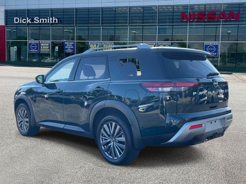 2024 Nissan Pathfinder SL FWD