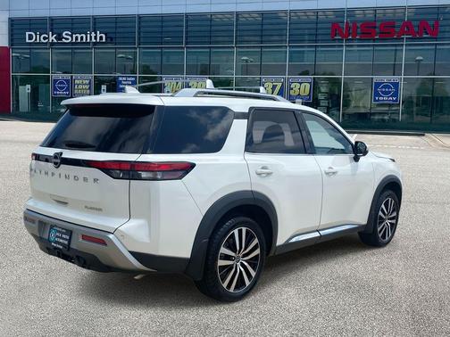 2023 Nissan Pathfinder Platinum FWD