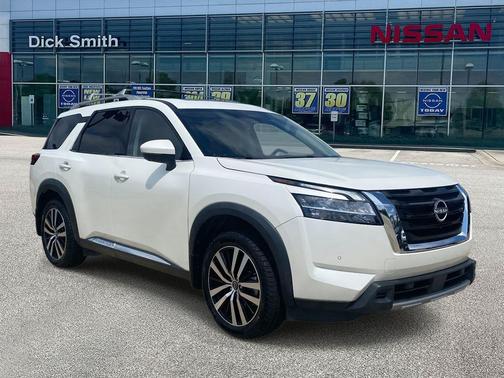 2023 Nissan Pathfinder Platinum FWD