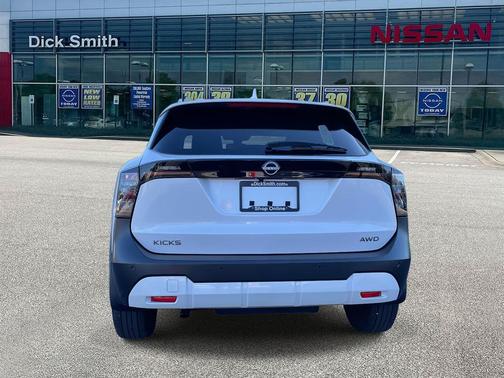 2025 Nissan Kicks SV