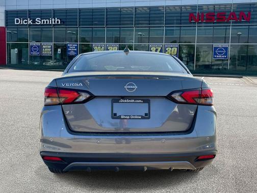 Gun Metallic 2025 Nissan Versa 1.6 SV