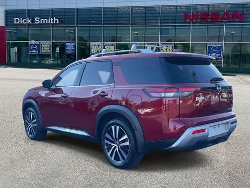 2024 Nissan Pathfinder Platinum FWD