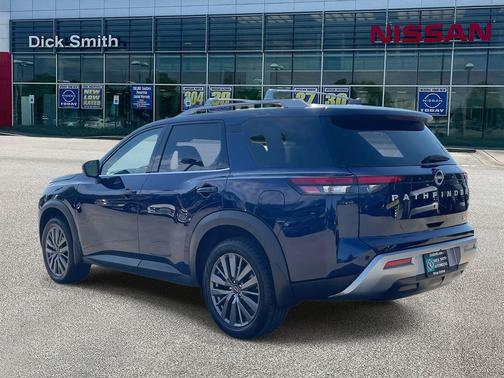 2024 Nissan Pathfinder SL FWD