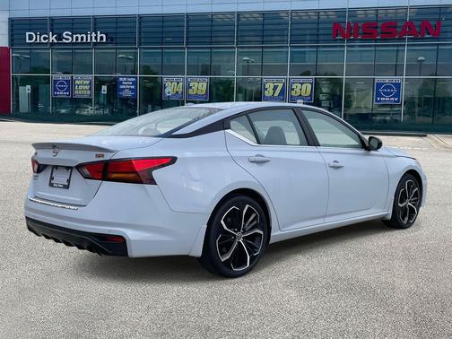 2023 Nissan Altima SR FWD