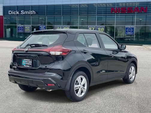 2025 Nissan Kicks S