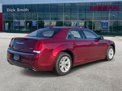 2023 Chrysler 300 Touring