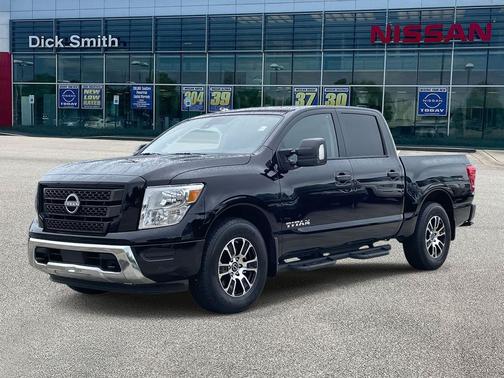 2024 Nissan Titan SV