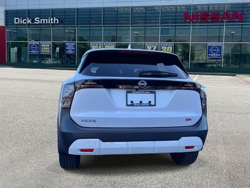 2025 Nissan Kicks SR