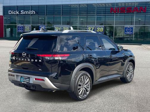 2024 Nissan Pathfinder SL FWD