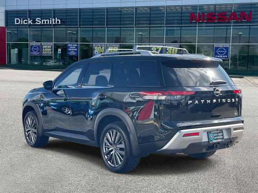 2024 Nissan Pathfinder SL FWD