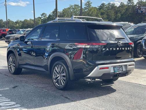 2024 Nissan Pathfinder SL FWD