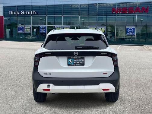 2025 Nissan Kicks SR
