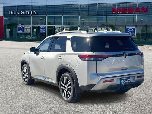 2025 Nissan Pathfinder Platinum 4WD