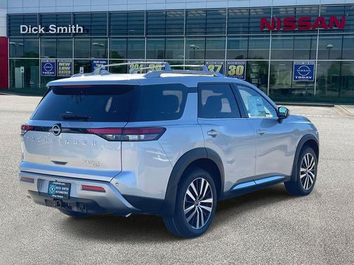 2025 Nissan Pathfinder Platinum 4WD