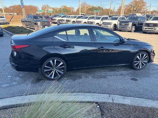 2022 Nissan Altima SR FWD