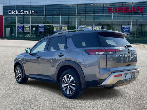 2025 Nissan Pathfinder SL 4WD