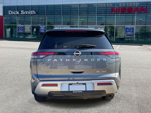 2025 Nissan Pathfinder SL 4WD
