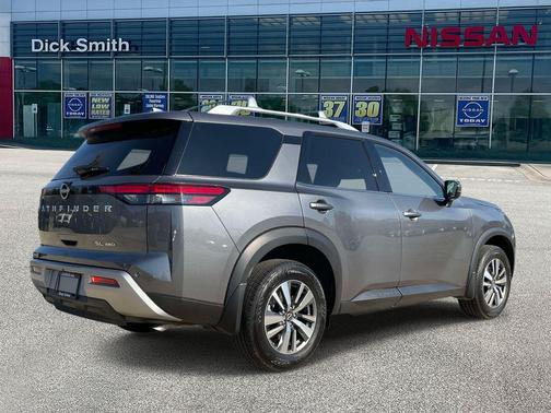 2025 Nissan Pathfinder SL 4WD