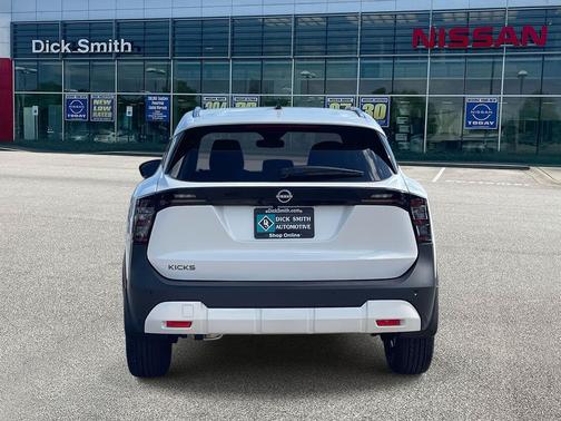2026 Nissan Kicks SV