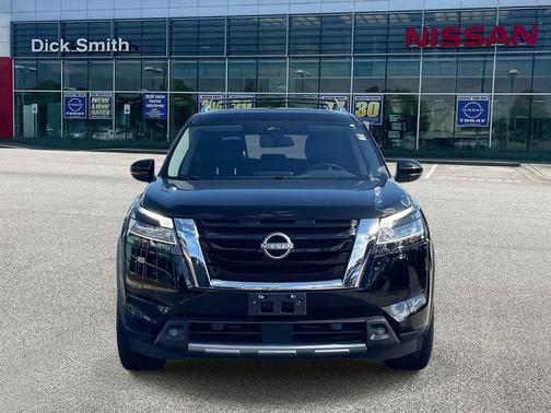 2022 Nissan Pathfinder SL 2WD