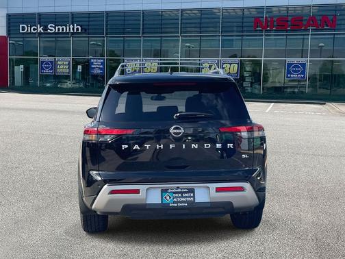 2022 Nissan Pathfinder SL 2WD