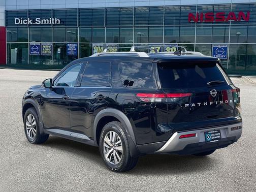 2022 Nissan Pathfinder SL 2WD