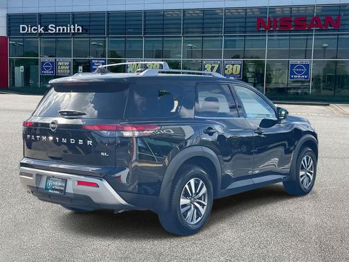 2022 Nissan Pathfinder SL 2WD