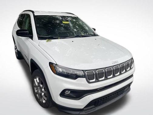 Bright White Clearcoat 2022 Jeep Compass Latitude Lux