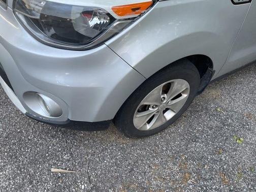 Bright Silver 2015 Kia Soul Base