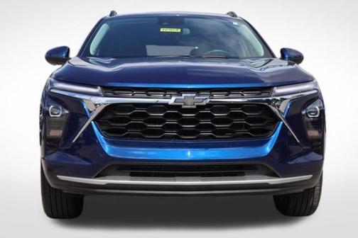 Blue Glow Metallic 2024 Chevrolet Trax LT
